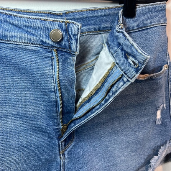 Good American Good Curve High Waisted Jean Shorts Blue Distressed Stretch  Sz 15 - Picture 8 of 11